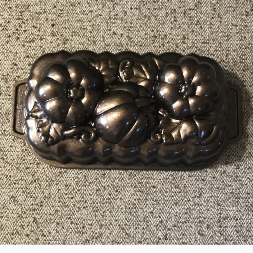 New- NordicWare Botanical pumpkin loaf pan